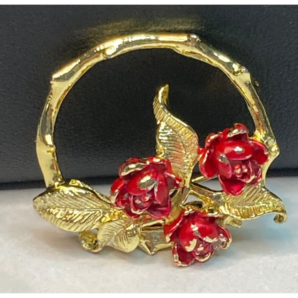 Vintage Signed Gerry’s Gold Tone Flower Brooch Pin -283